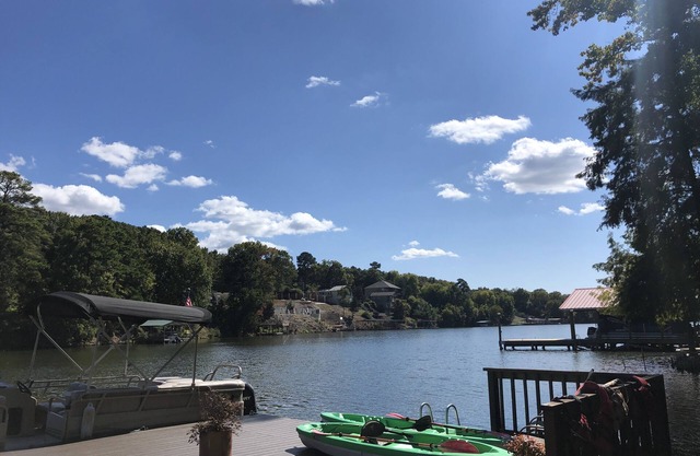 Lake Hamilton Lakefront Retreat-Spacious & Stylish, National Park Views, Kayaks