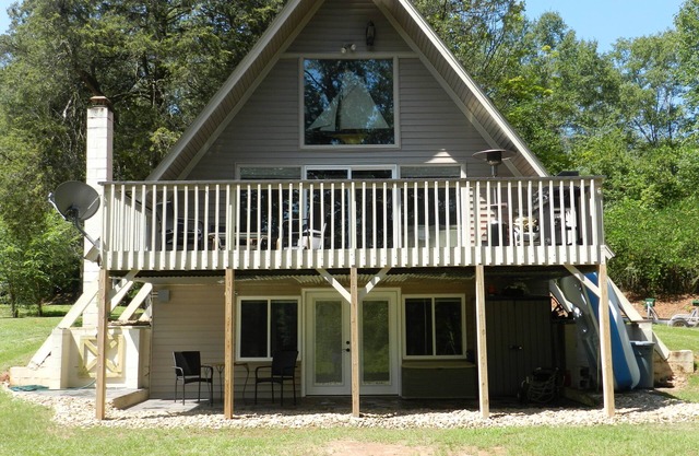 Lake Hartwell waterfront; 10 min. to Clemson;3-5 min Keowee access; +Internet