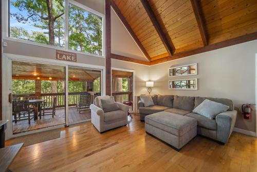 Lake Hills Hideaway