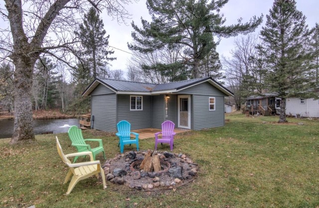 Lake Holcombe Waterfront Escape