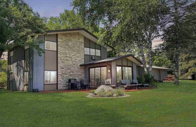 Lake Home,1st Floor only, in a quiet Lake Antoine neighborhood.