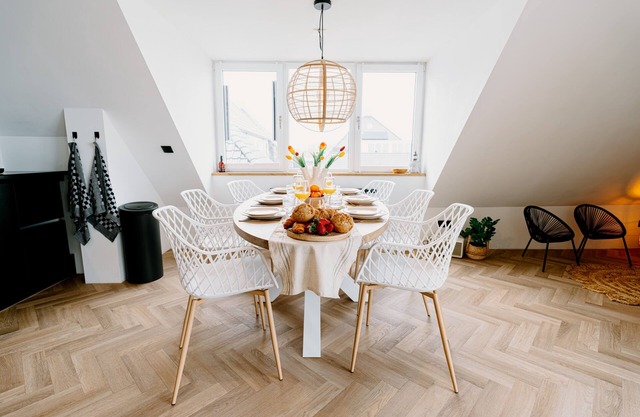 Lake House 10, Luxury 4 person Apartment with Lake View. Free parking