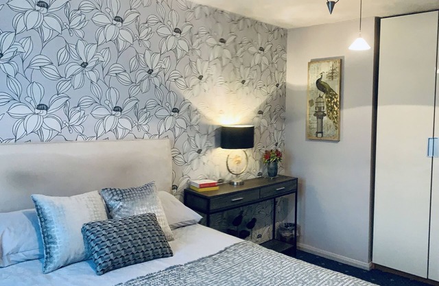 Lake house - 3 bedroom woking