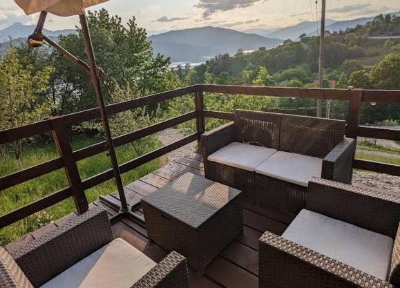 Lake House Anemona