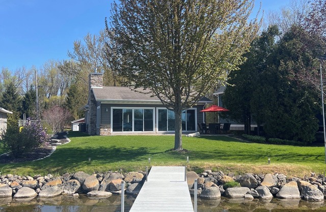 Lake House minutes to Erin Hills Golf Course, Holy Hill and Ice Age Trail