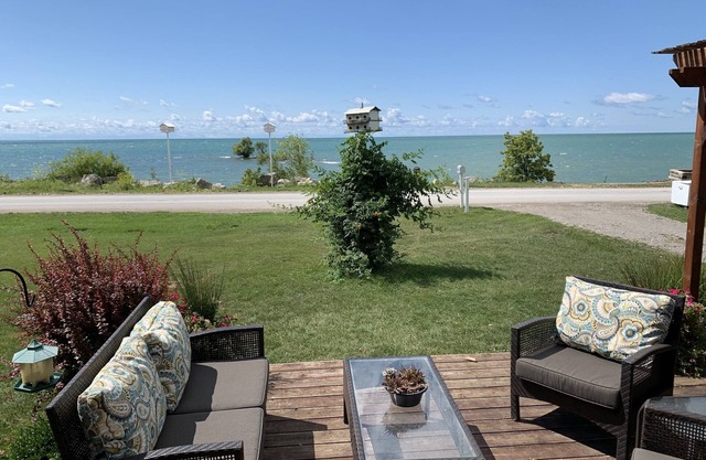 Lake House on Lake Erie with Private Beach