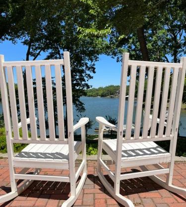 Lake House Suite