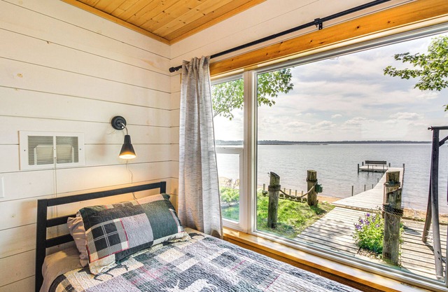 Lake Hubert Cabin w/Private Deck + Boat Dock