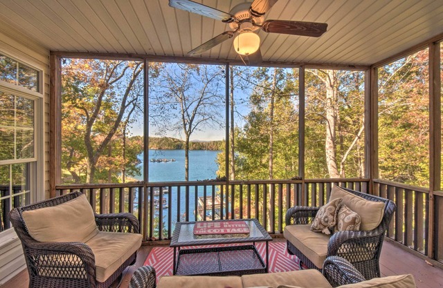 Lake Keowee Escape w/Dock, Deck & Lake Access!