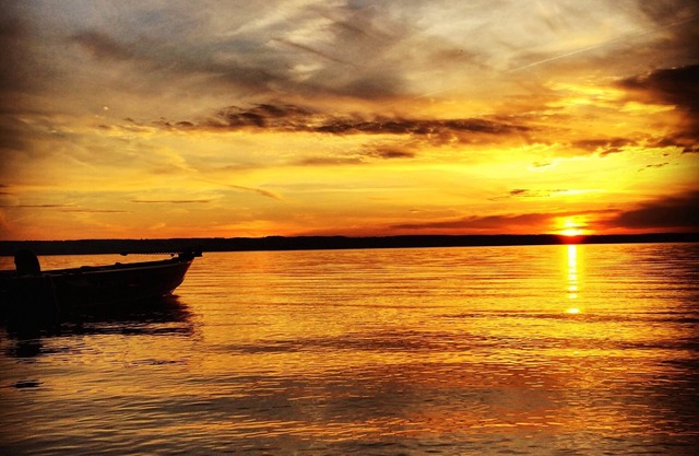 Lake level cottage. Family friendly, Privacy, Wine Country, Sunsets, 3 Bedroom