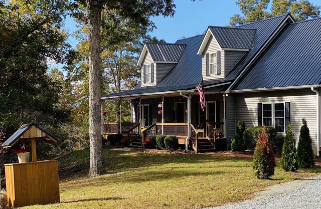 Lake Lure Area Mountain Creek Lodge on 30 acres with private pristine river!