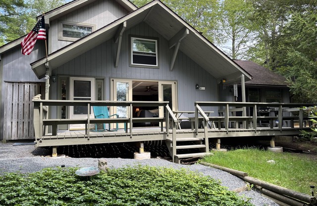 Lake Naomi Lakefront House with Sand Beach