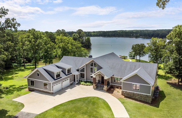 Lake Oconee Pool Table King Suites Kayaks SUPs