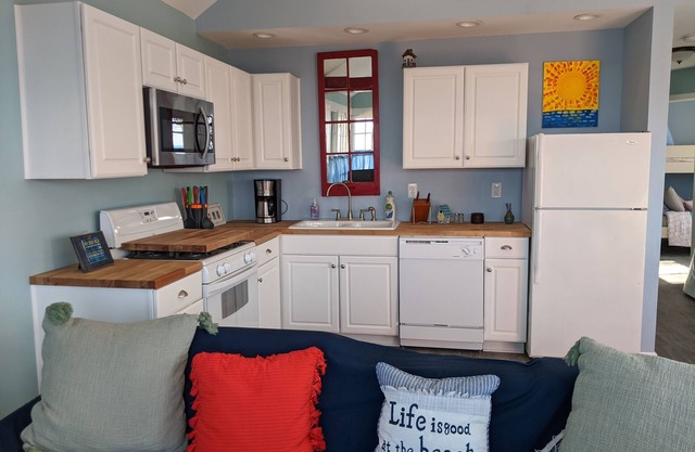Lake Ontario 2 bedroom/2 bath - between Rochester and Niagara Falls