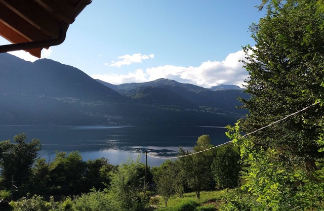 LAKE ORTA - LAKE VIEW APARTMENT, PRIVATE BEACH AND BALCONIES (FIRST FLOOR)