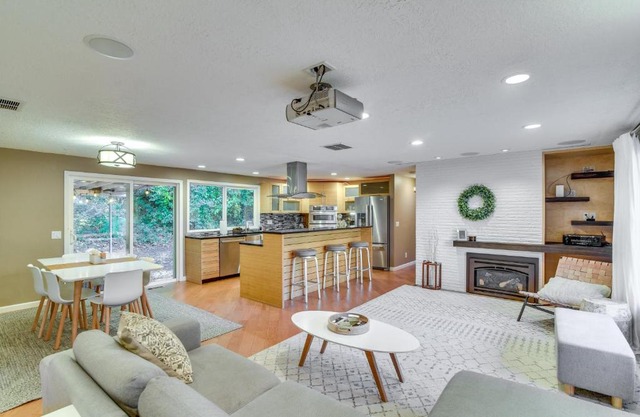 Lake Oswego Home with Covered Patio Near Portland!