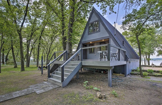 Lake Pepin Cottage w/Decks + Private Beach!