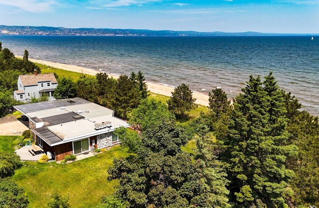 Lake Superior Beach House: Kayaks Provided