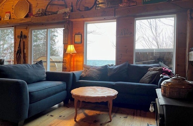 Lake Superior Waterfront Cottage ! 2BD + Loft