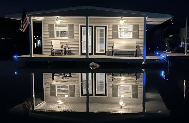 Lake Therapy at Norris Lake. Wake up floating on the water, pontoon included.