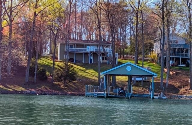 LAKE TIME: Pet friendly, beautifully furnished classic lake home with gentle lot, deep water, and mountain view. Ping ping, foosball and kayaks included.