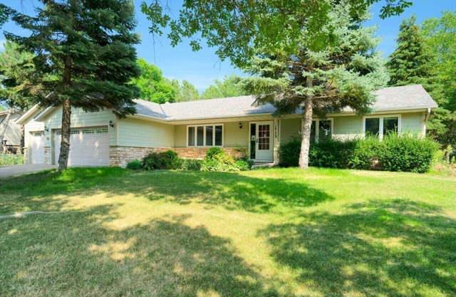 Lake trail access, shops nearby, serene home