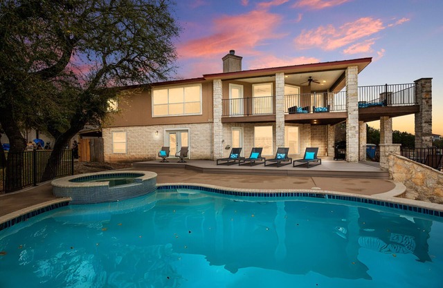 Lake Travis Villa w/Hot Tub, Pool & Game Room