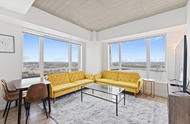Lake View Amazing 2BR 2BA Condo, W/D In unit
