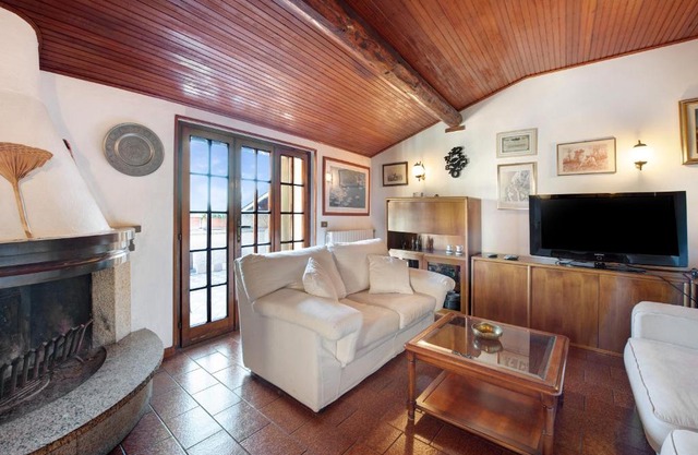 Lake View Apartment