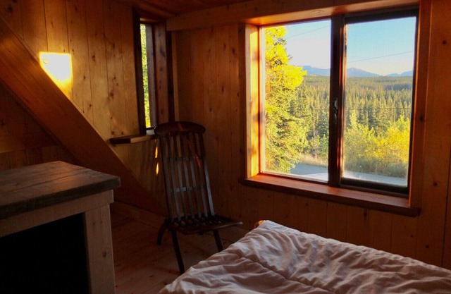 Lake View Cabin, Marsh Lake YT