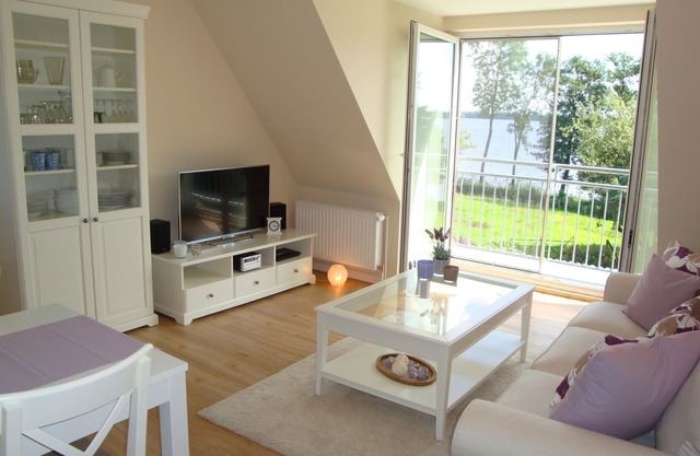 Lake view, lake access, 3 *, W-Lan, ostseenah, sauna, garden, quiet, modern