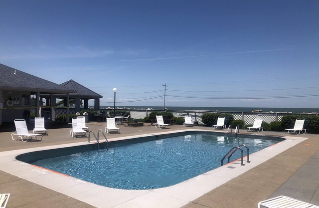 Lake View Relaxation - great location!