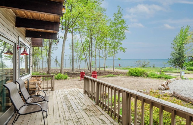 Lake Views, firepit and summer fun at Haven Fun