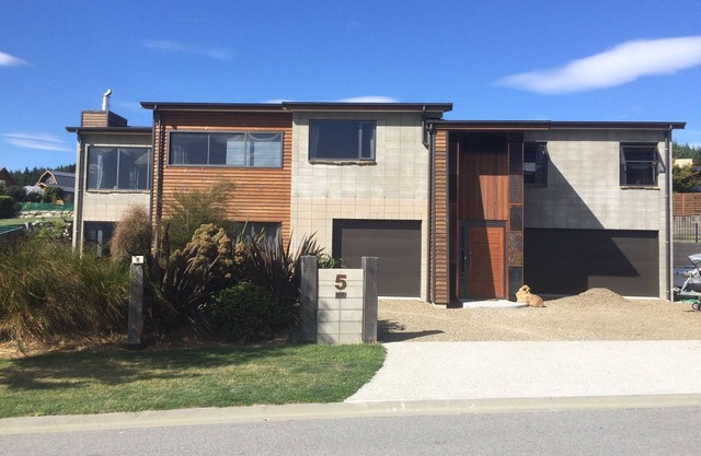 Lake Wanaka House in Peninsula Bay