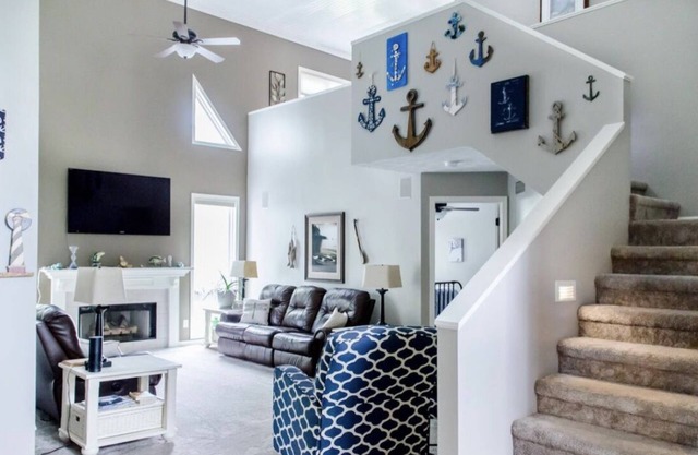 Lake Wawasee Channel front Home away from Home!