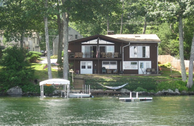 Lake Winnipesaukee Waterfront! Family Friendly, Amazing View, HotTub,Kayaks+more