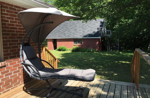 Lakefront Cottage with Sauna and Steam Room near Bala - 4 Season