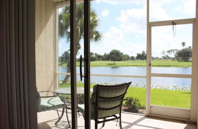 Lakefront 2BR ground level condo in Heritage Oaks - Wild Flower