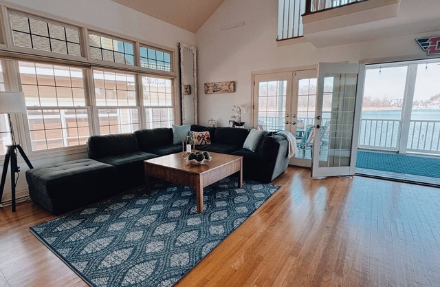 Lakefront 4 bdrm/4 ba on Lake Kai/sleeps 11/Beachwalk Resort