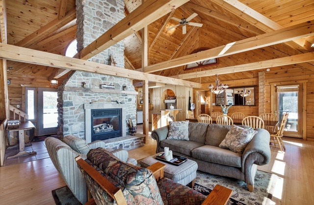 Lakefront 5 Bdrm Stay | Sauna, Fireplace, Hot Tub
