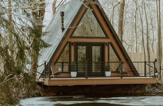 Lakefront A-Frame Cabin - Fireplace, Kayaks, Soaking Tub, Romantic Retreat