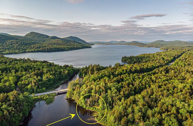 Lakefront and Private with Stunning Views