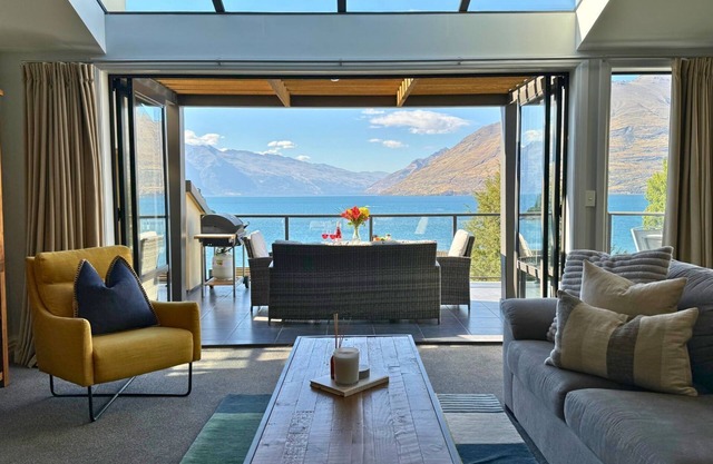 Lakefront at 912 | 2 Bedroom | Spacious