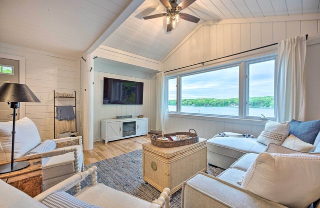 Lakefront Battle Creek Home w/Fishing Dock!