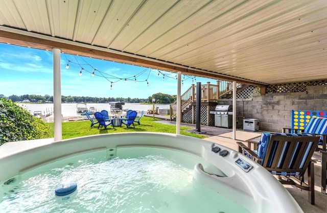 Lakefront +Beach | Pontoon Rtl | Hot Tub + Kayaks