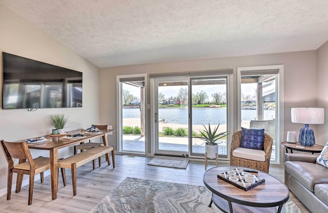 Lakefront Bellevue Home: Private Beach & Fire Pit!