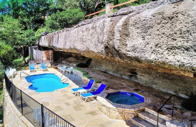Lakefront Bungalow with shared community pool and hot tub #8