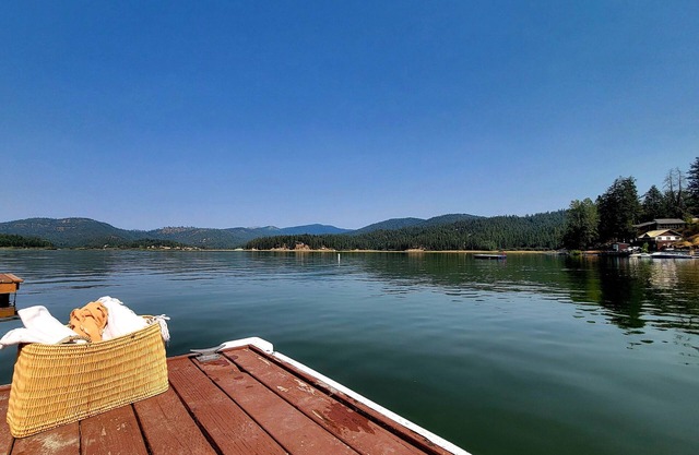 Lakefront Cabin on Newman Lake