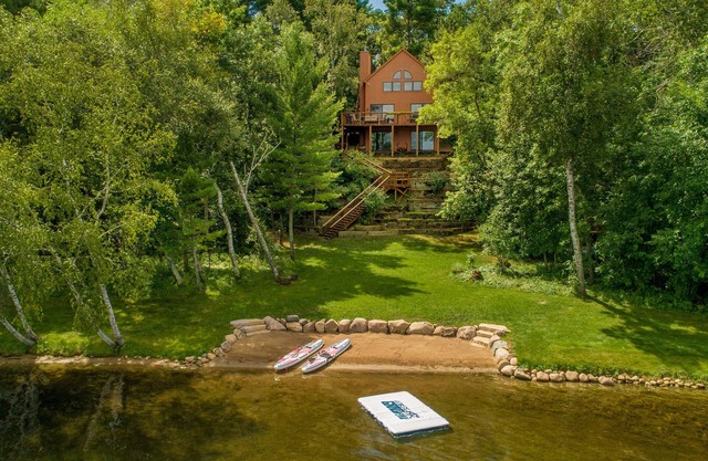 Lakefront Cabin Retreat, Lg Beach, 200' Shoreline, Sleeps 10, Pontoon Available