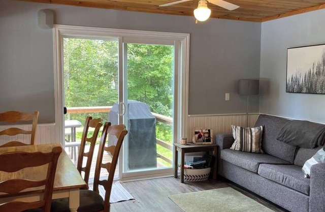 Lakefront chalet (Bear), 2 bedroom, private beach!